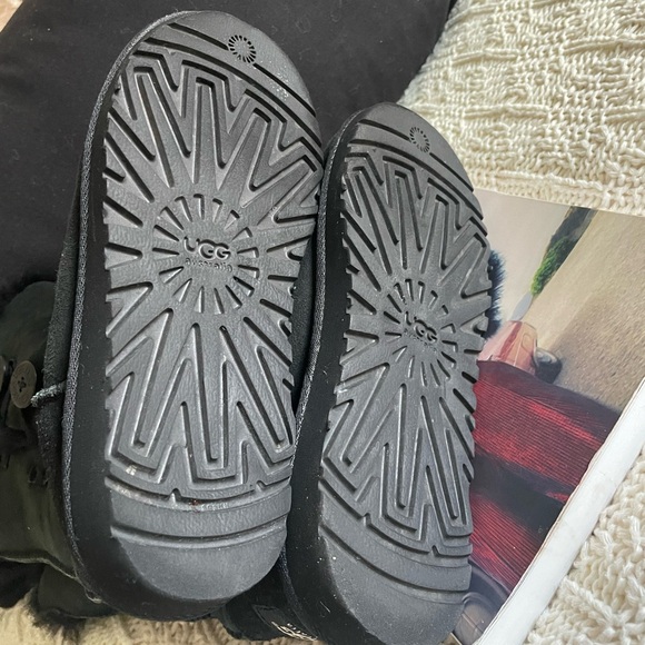 UGG Girls' Bailey Button Triplet II Boots - Picture 2 of 8